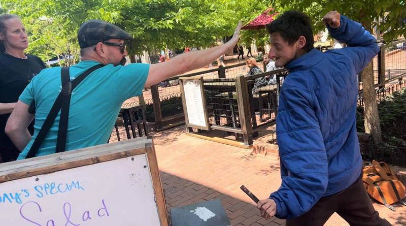 File:Daniel's Combat Pose.png